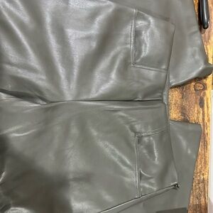 Tahari Gray Faux Leather Crop Pants